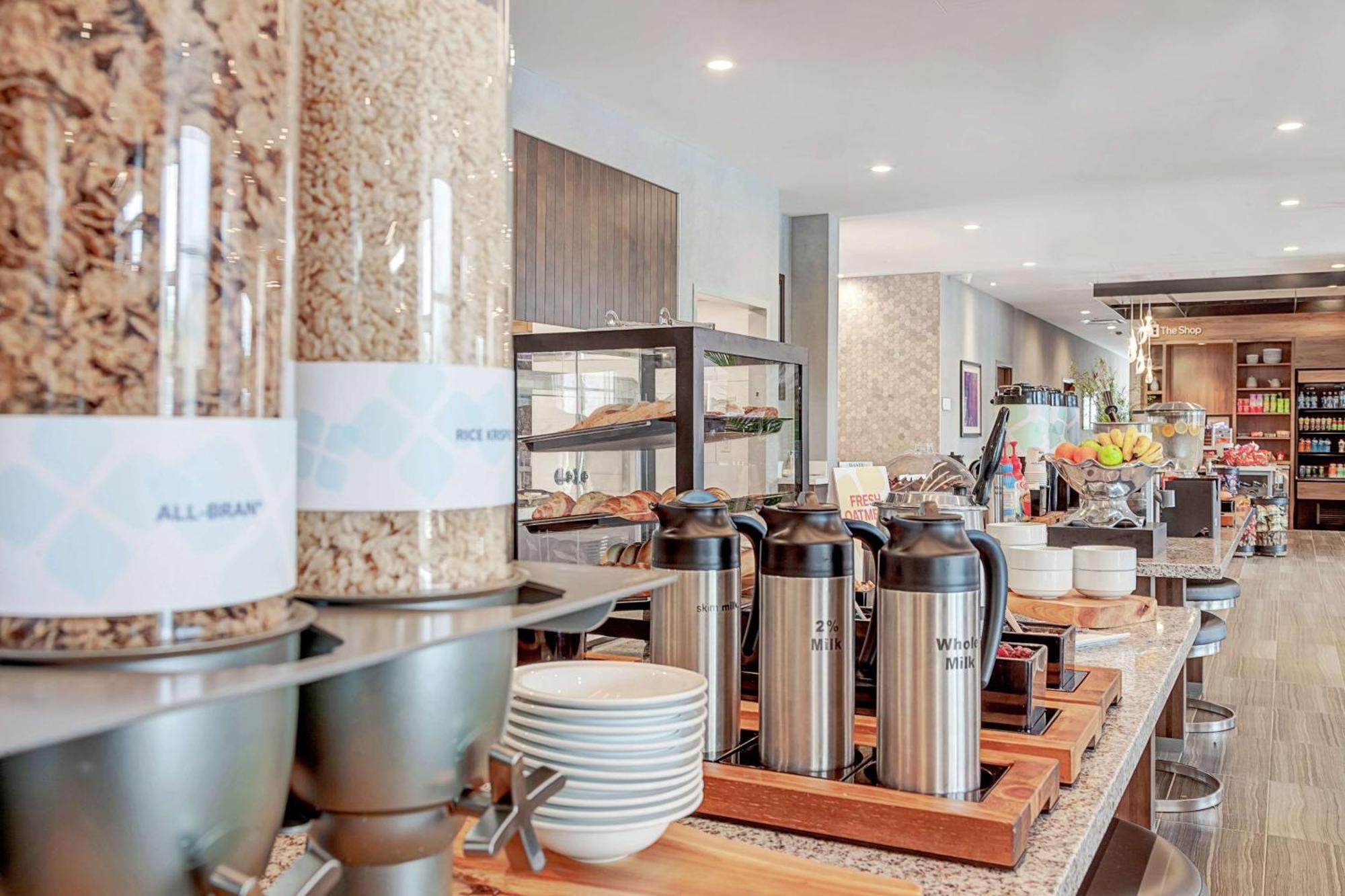 Hilton Garden Inn Toronto/Brampton West, Ontario, Canada Экстерьер фото